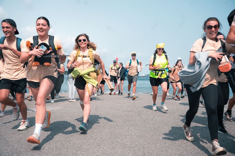 Le départ de la course : les équipages s'élancent